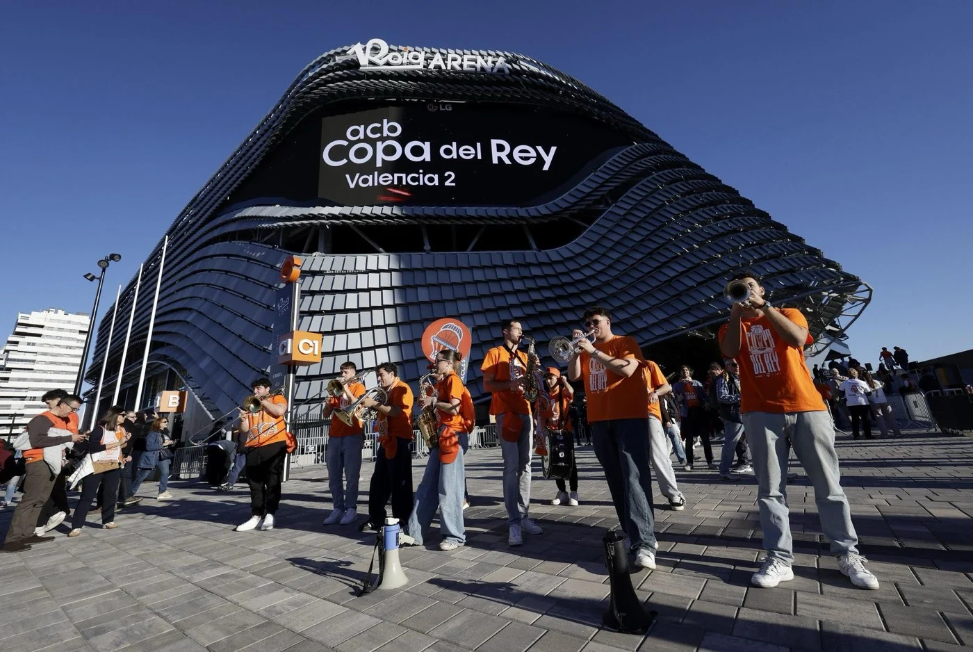 Fan Zone de la Copa del Rey en los exteriores del Roig Arena de Valencia.
